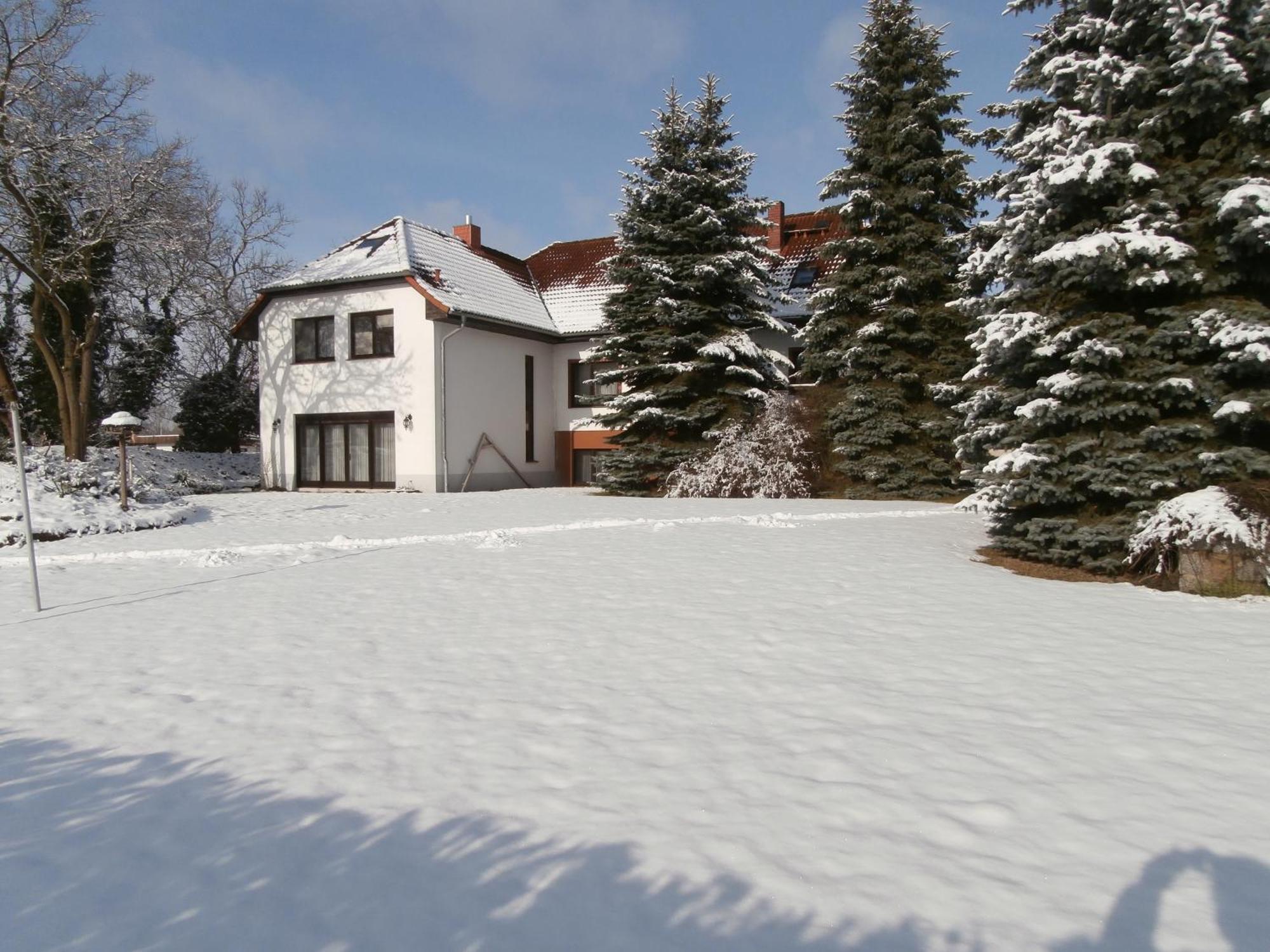 Güstrow Gaestehaus Pension Hess - Das Kleine Hotel מראה חיצוני תמונה