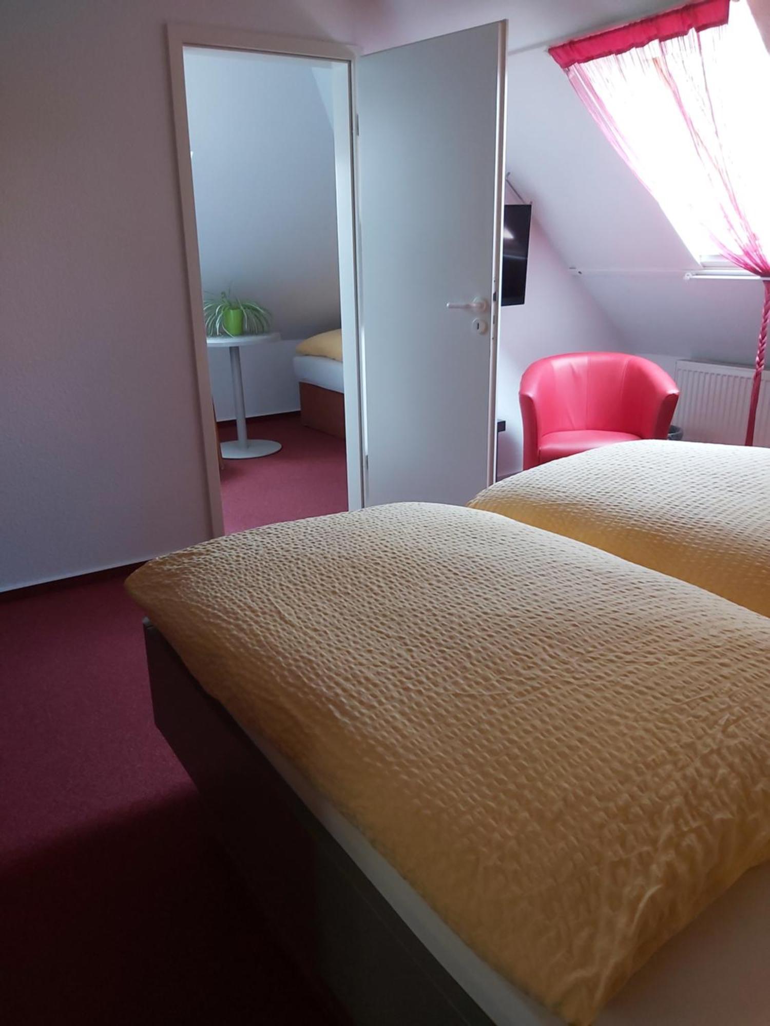 Güstrow Gaestehaus Pension Hess - Das Kleine Hotel חדר תמונה