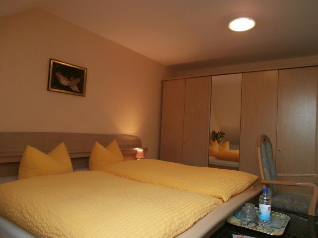 Güstrow Gaestehaus Pension Hess - Das Kleine Hotel חדר תמונה