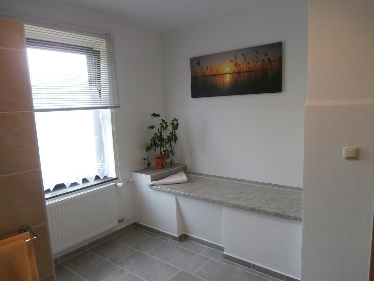Güstrow Gaestehaus Pension Hess - Das Kleine Hotel מראה חיצוני תמונה