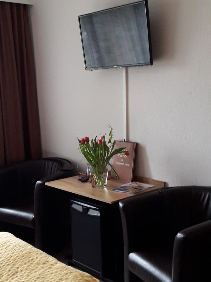 Güstrow Gaestehaus Pension Hess - Das Kleine Hotel מראה חיצוני תמונה