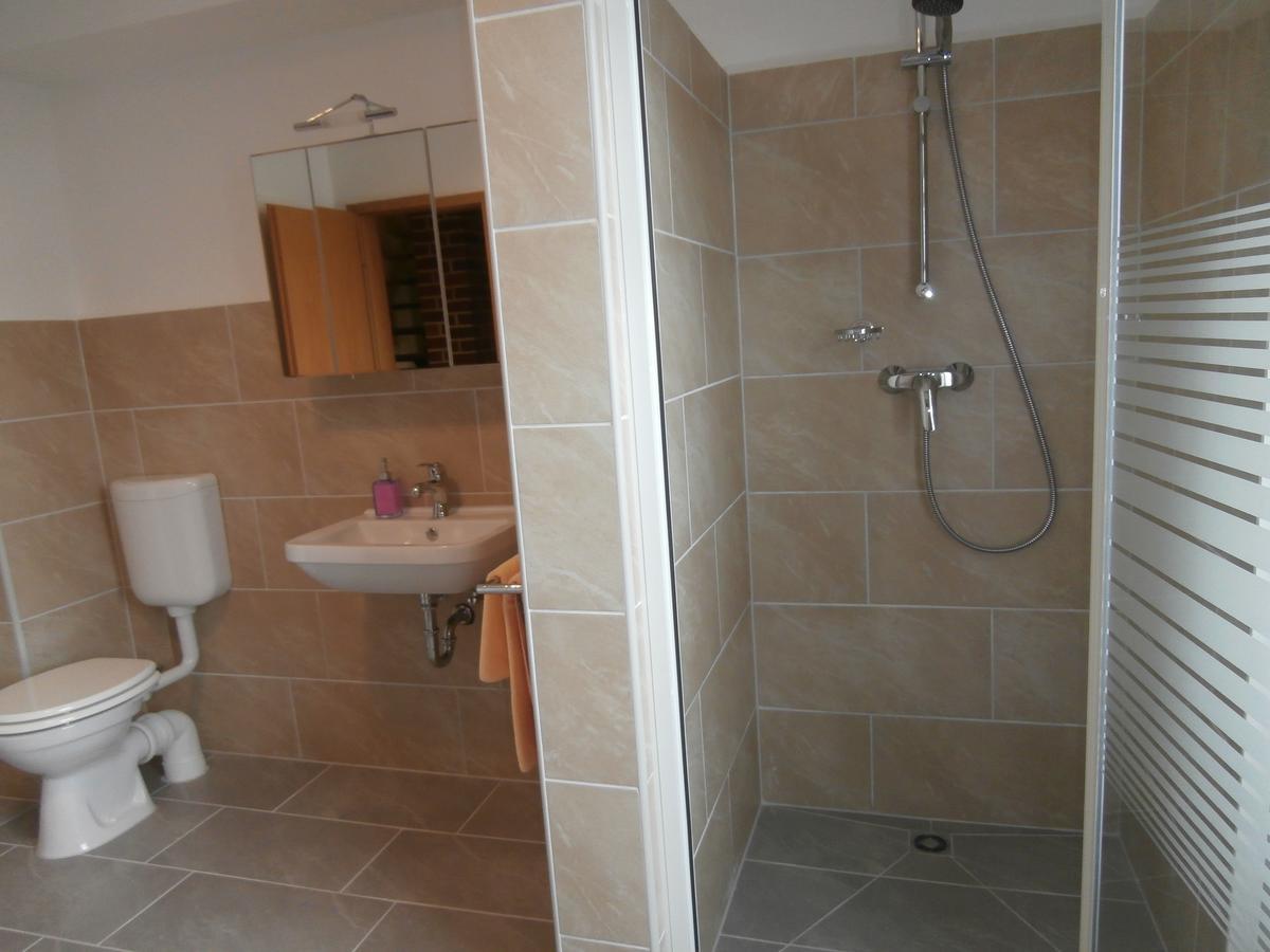 Güstrow Gaestehaus Pension Hess - Das Kleine Hotel מראה חיצוני תמונה